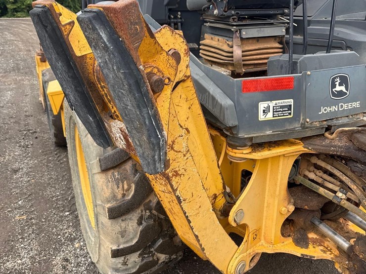 2016-deere-310l-image-18
