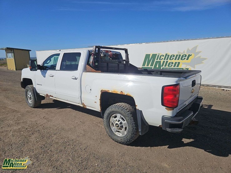 2015-chevrolet-silverado-2500hd-lt-image-3