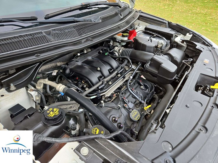 2016-ford-explorer-image-33
