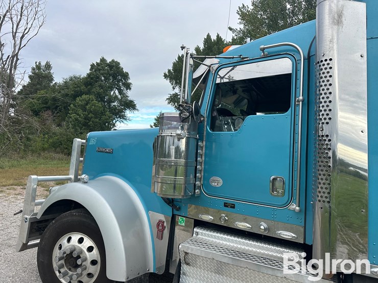 2018-kenworth-w900-image-11