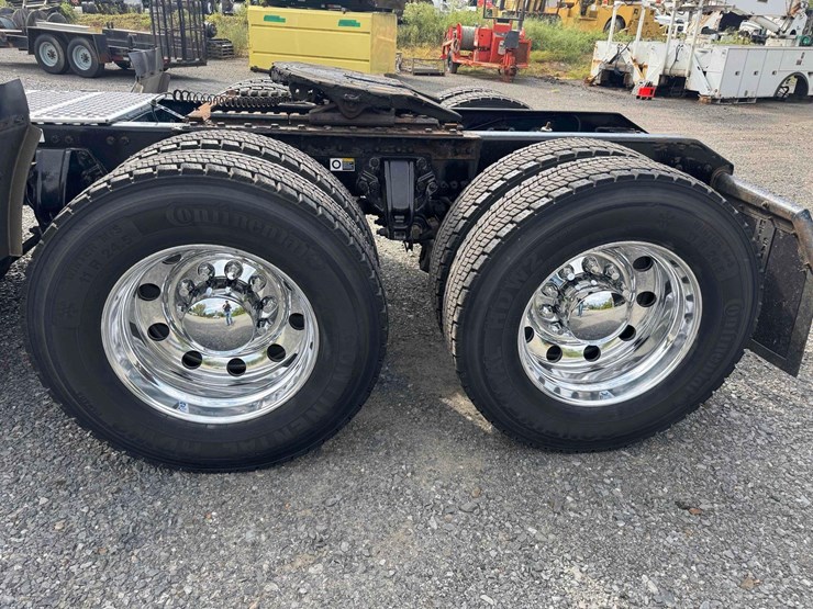 2016-kenworth-t880-image-15
