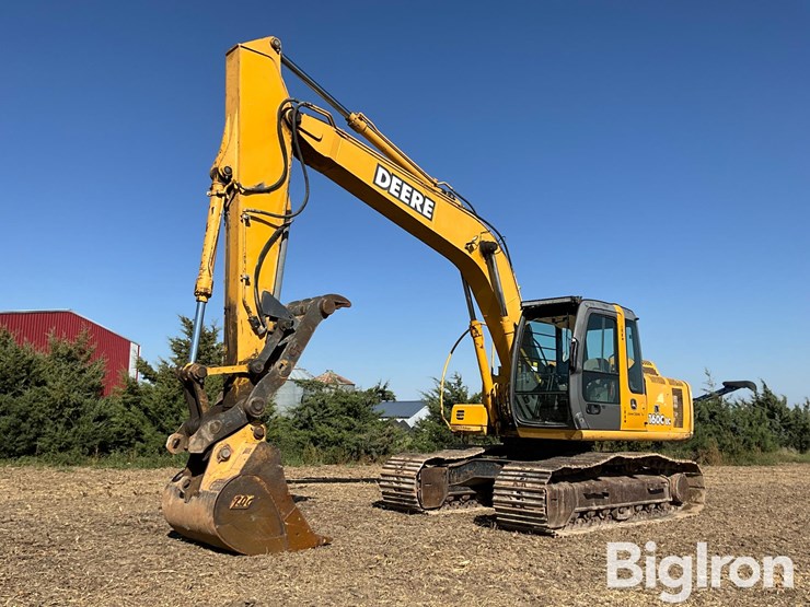 2005-deere-160c-lc-image-1