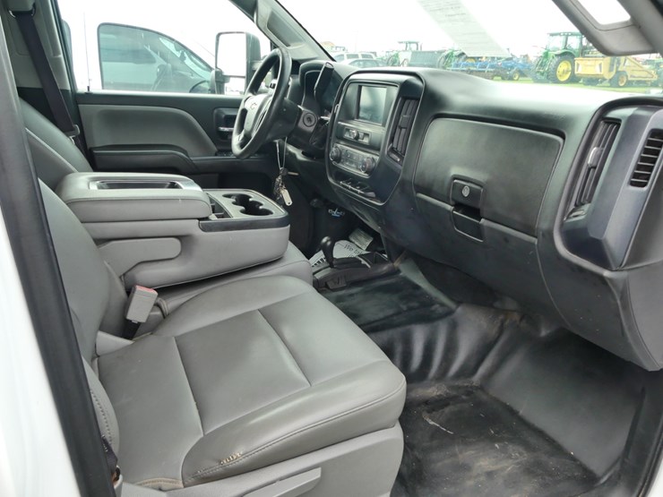 2017-chevrolet-2500hd-image-8