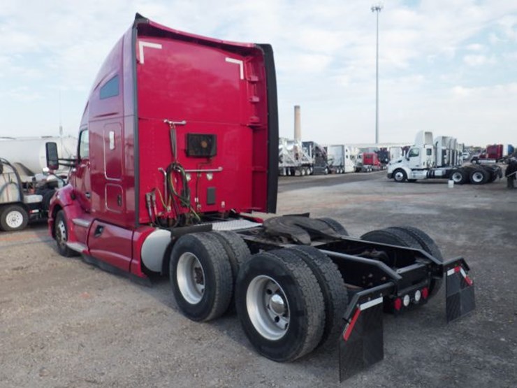 2017-kenworth-t680-image-17
