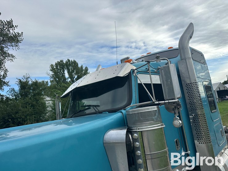 2018-kenworth-w900-image-14