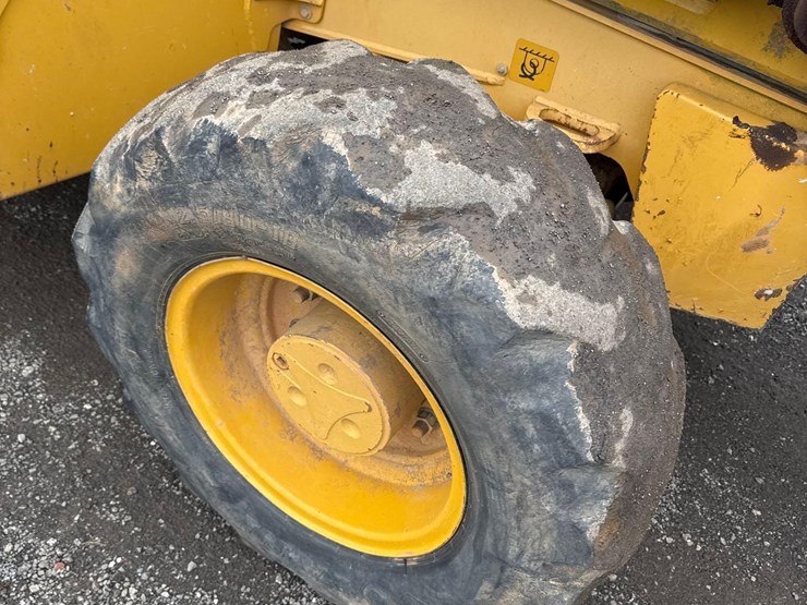2016-deere-310l-image-21