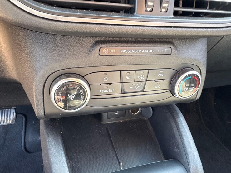 2020-ford-escape-image-19