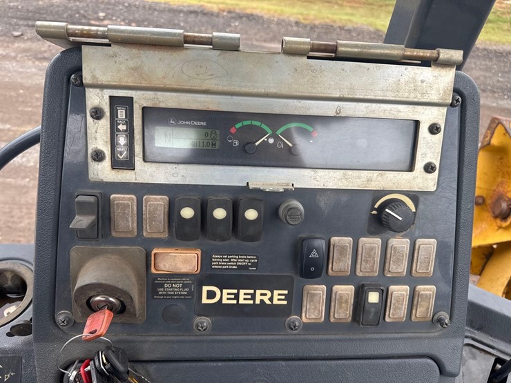 2016-deere-310l-image-25