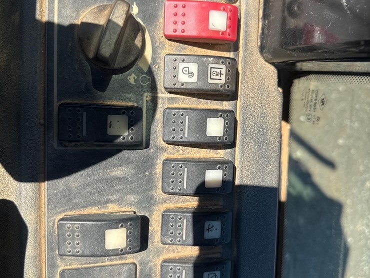 2014-caterpillar-d5k-lgp-image-28