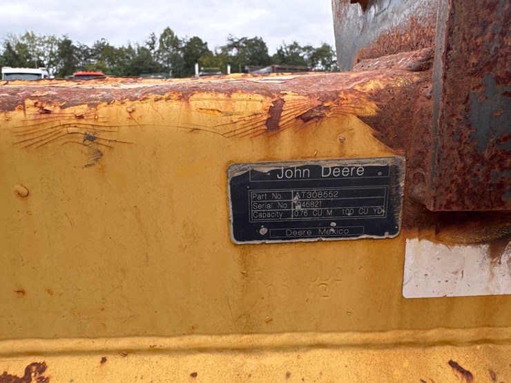 2016-deere-310l-image-30