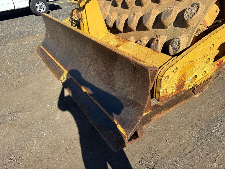 2006-caterpillar-cp-563e-image-11