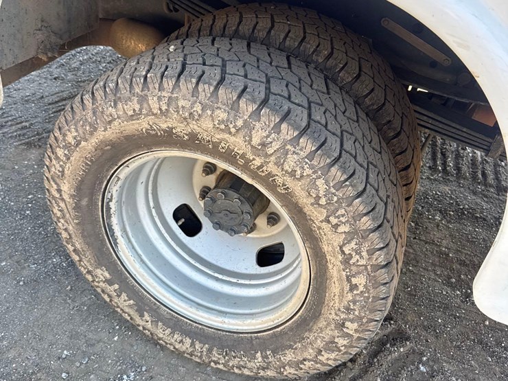 2020-ford-f350-xl-image-18