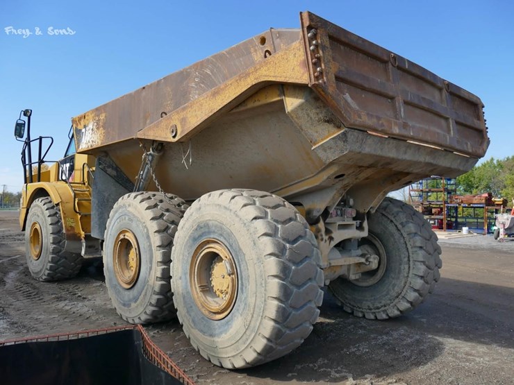 2014-caterpillar-740b-image-2