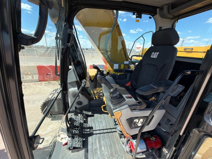 2020-caterpillar-330-image-13