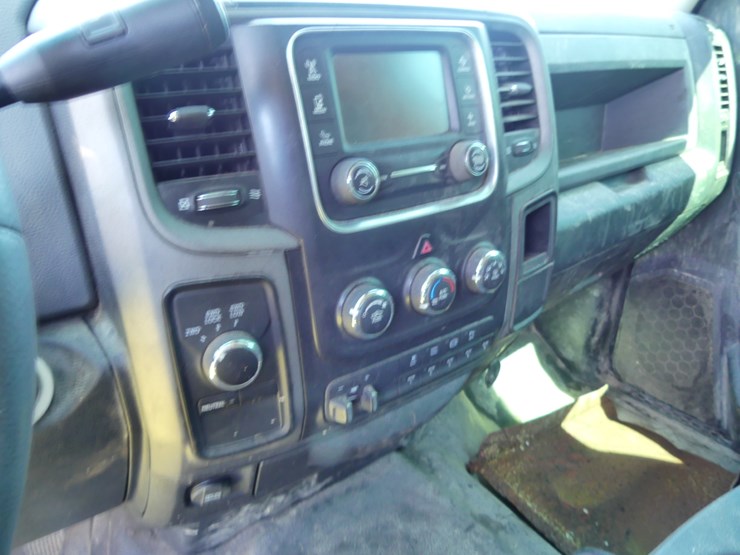 2015-dodge-ram-3500-image-15