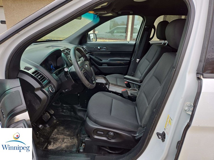 2016-ford-explorer-image-16