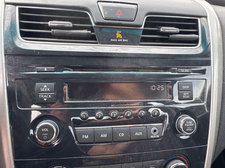 2015-nissan-altima-passenger-car-image-19