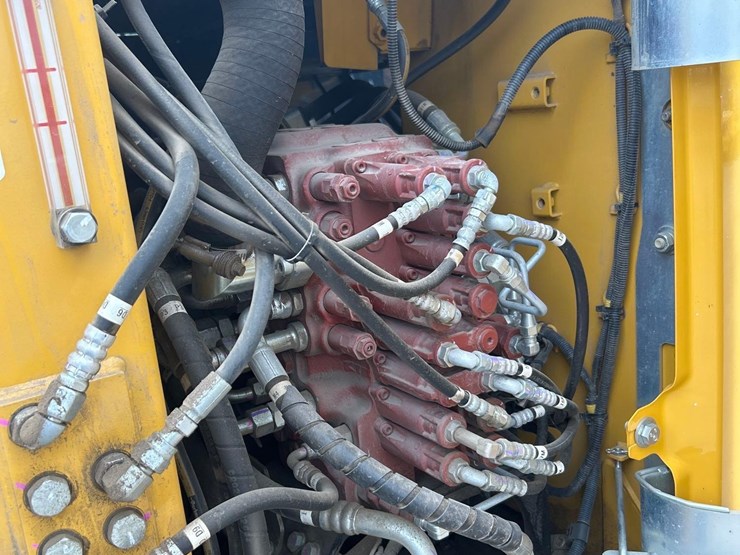2024-john-deere-85-image-66