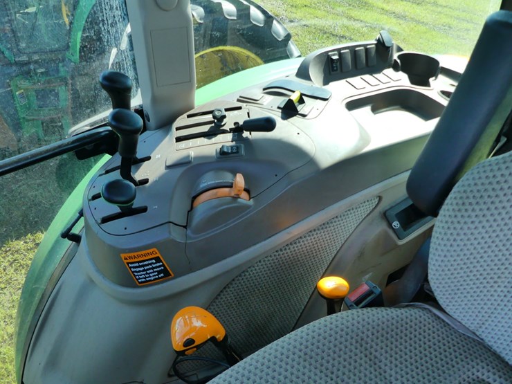 john-deere-6135e-image-14