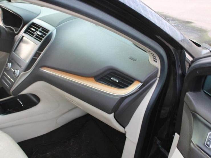 2010-lincoln-mkt-image-15