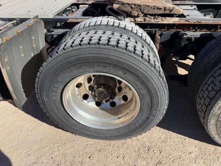 2019-peterbilt-579-image-5