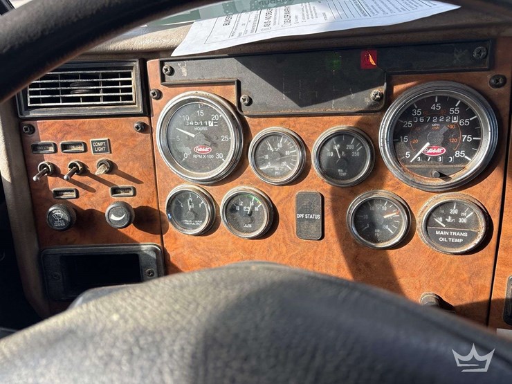 2008-peterbilt-335-image-14