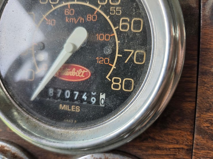 1994-peterbilt-379-image-37