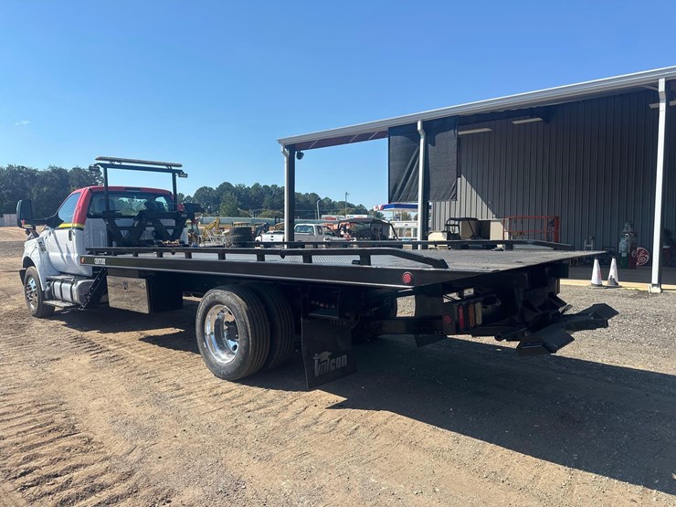 2022-ford-f750-image-11