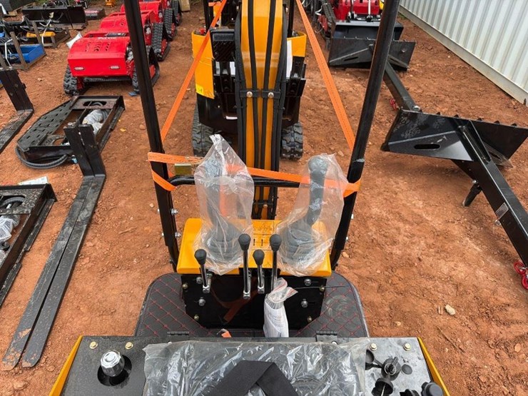 2026-future-13-mini-excavator-image-4