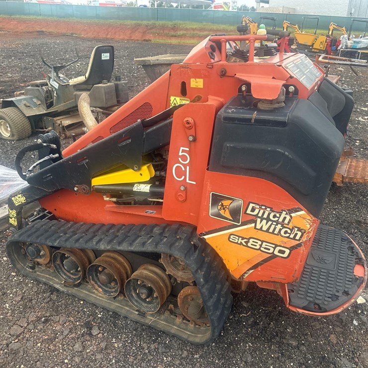 2015 DITCH WITCH SK850