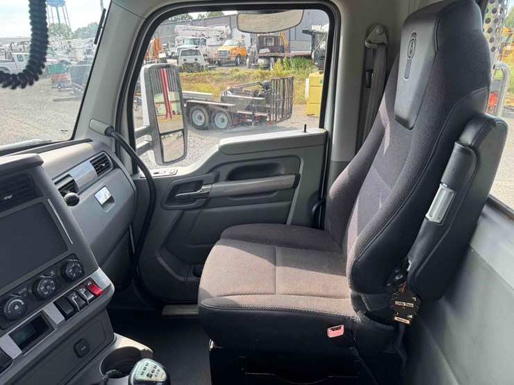 2016-kenworth-t880-image-31