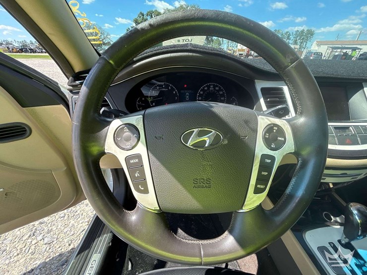 2009-hyundai-genesis-sedan-image-12
