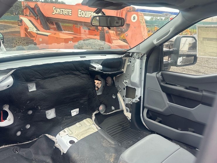 2024-ford-f550-xl-image-9