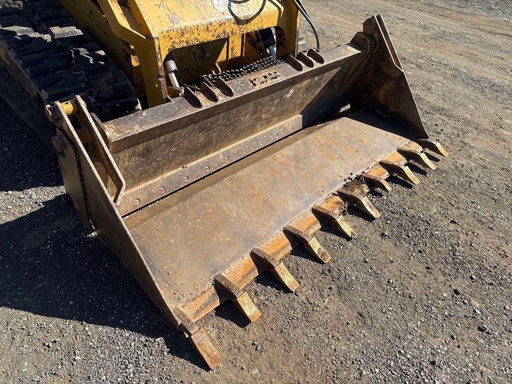 2016-caterpillar-299d2-image-11