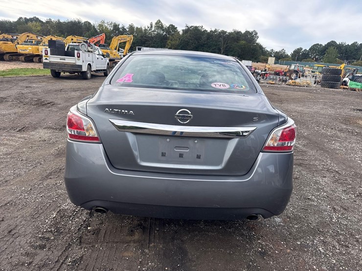2015-nissan-altima-passenger-car-image-5