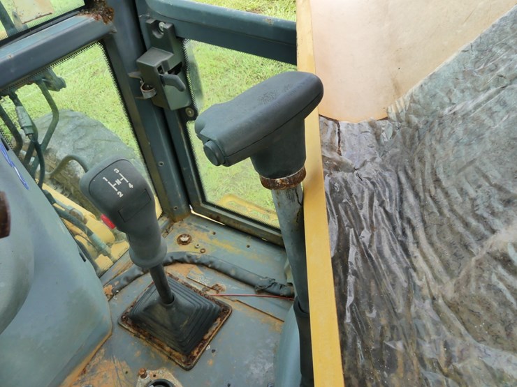 new-holland-675e-image-18