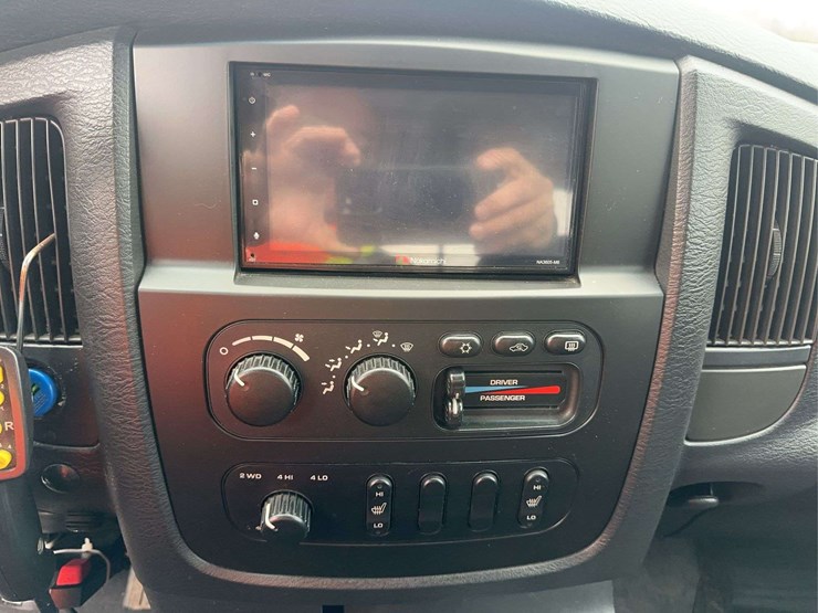 2003-dodge-2500-image-26