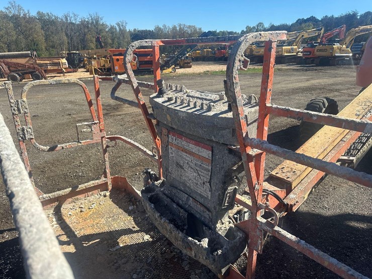 2013-jlg-400s-image-25