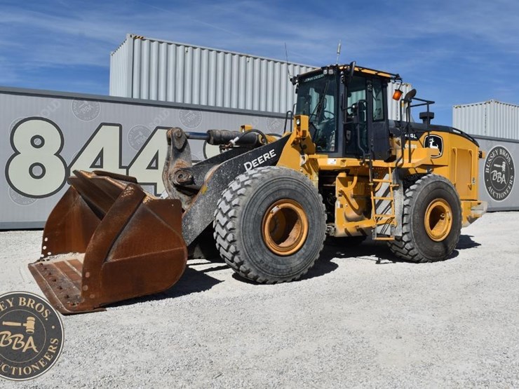 2021-deere-744l-image-14