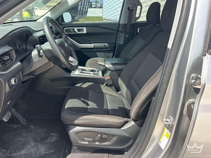 2022-ford-explorer-image-13