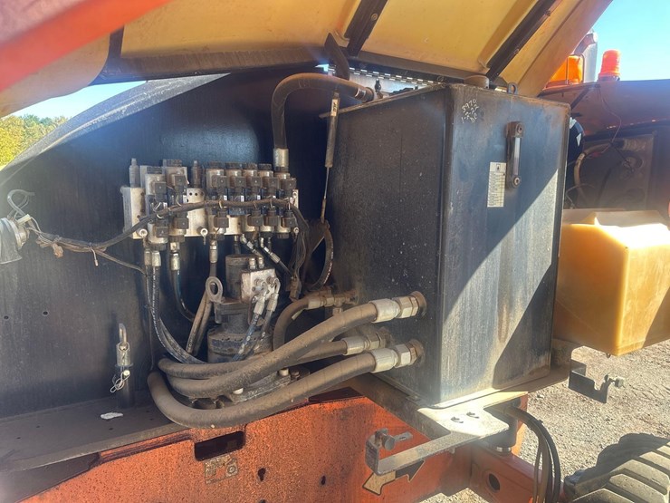 2013-jlg-400s-image-10
