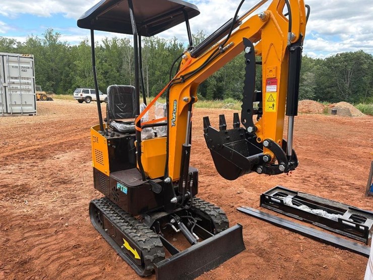 2026-future-13-mini-excavator-image-2