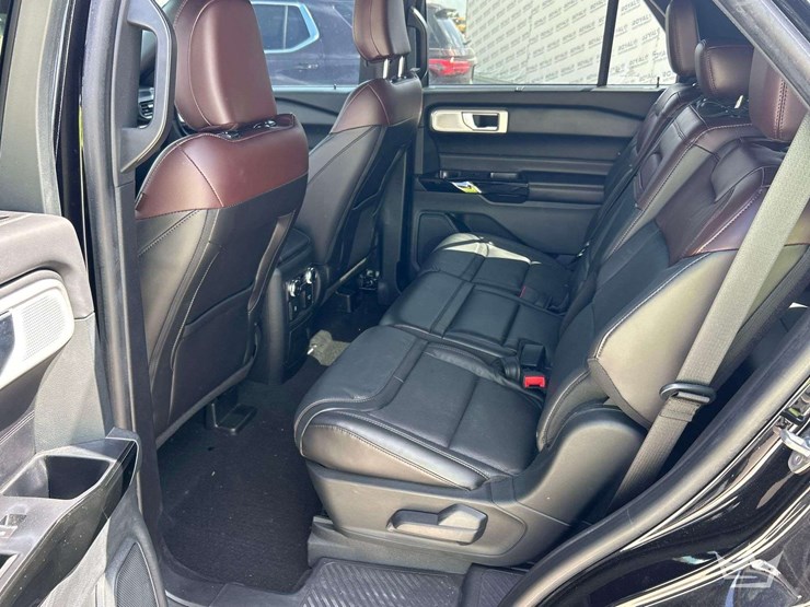 2022-ford-explorer-image-23