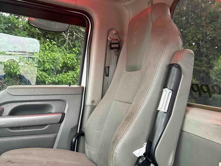 2018-kenworth-t880-image-54