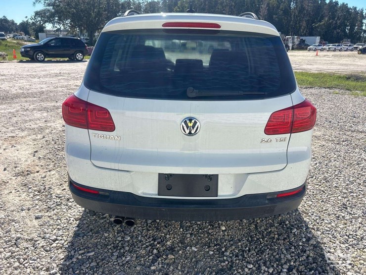 2015-volkswagen-tiguan-image-18