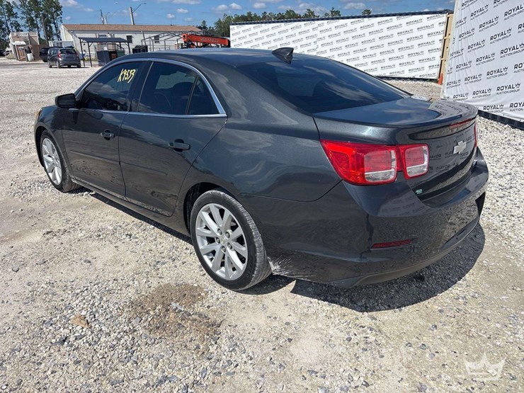 2015-chevrolet-malibu-sedan-image-2