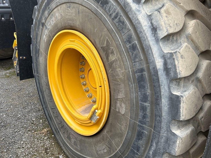 2024-deere-844-p-tier-image-19
