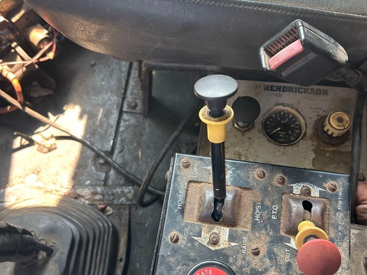 1996-mack-rd690s-image-7