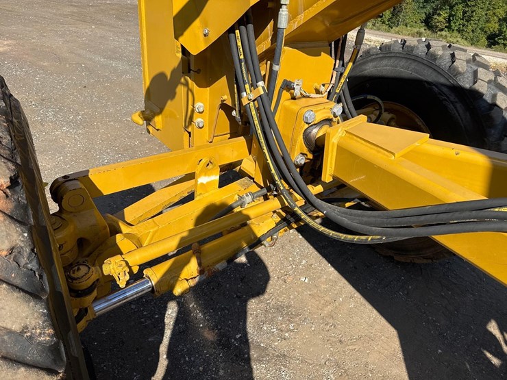 2011-caterpillar-140m2-vhp-plus-image-13