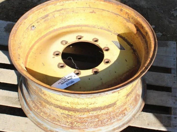 john-deere-tractor-tire-rim-image-3